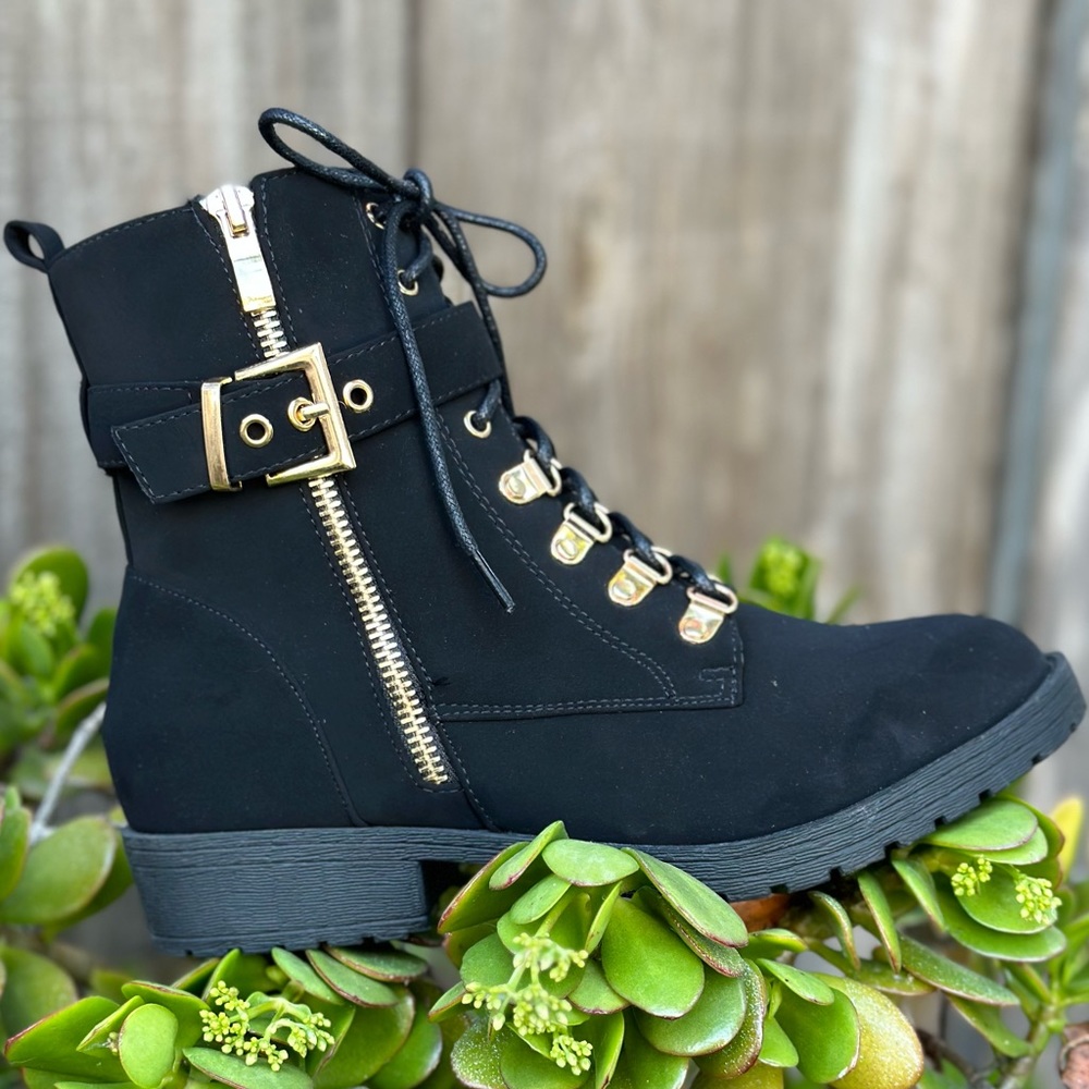 Women's combat boots